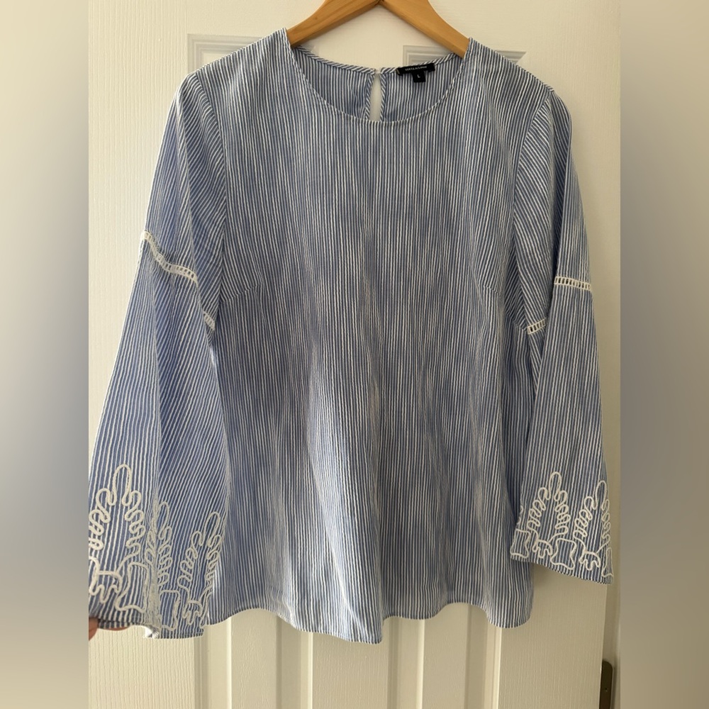Stella & Dot Seersucker (blue/white) bell sleeve Blouse - Large 100% cotton.